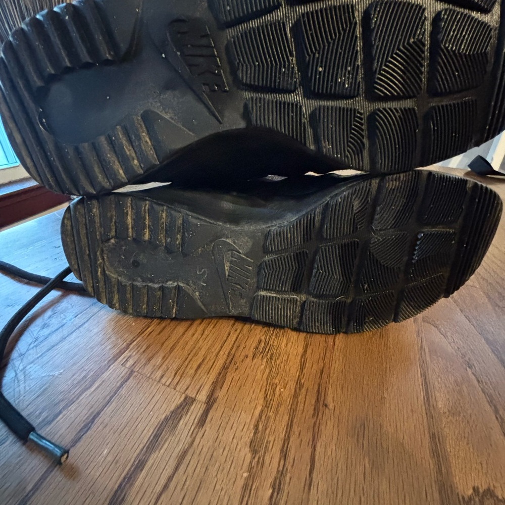 Nike woman’s Tanjum High Rise triple black boots size 9 EUC! - Picture 6 of 6